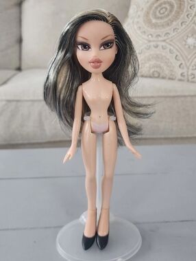 MGA Bratz Rock Angelz Jade Doll W/ Dark Streaks Nude Brats Brat